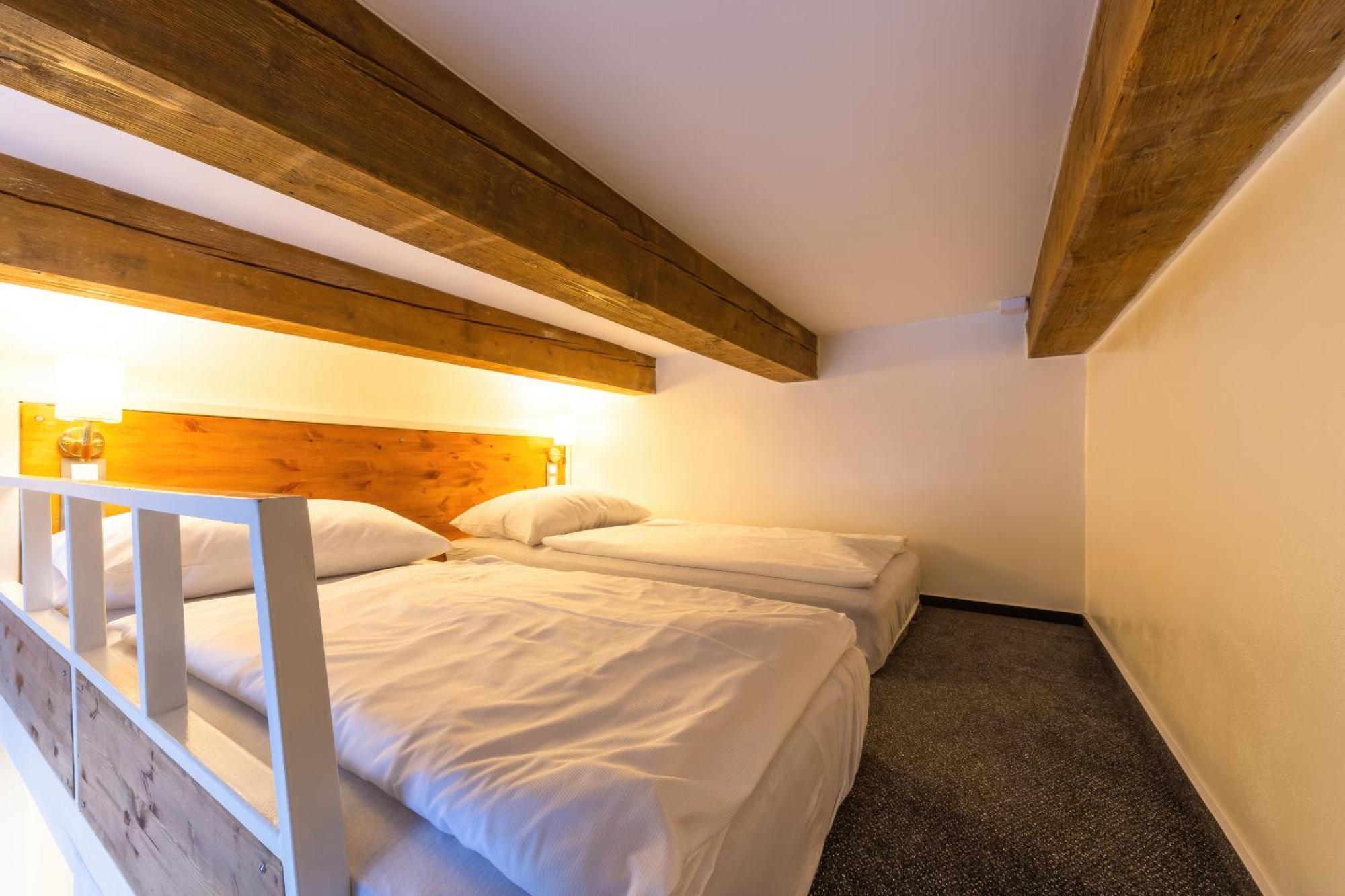 S42 Hotel Прага Стая снимка