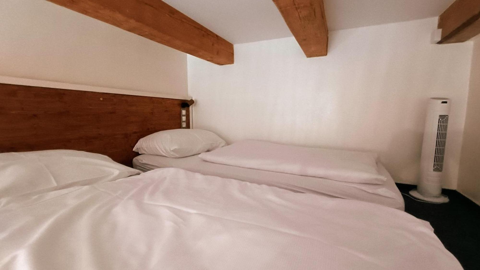 S42 Hotel Прага Стая снимка